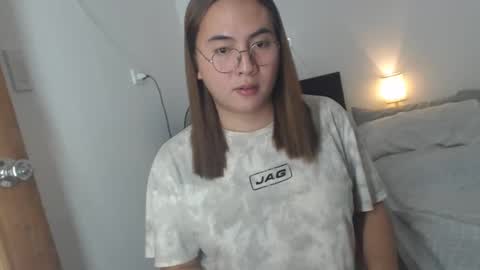 Snapshot of goldbella_ chatting on 12-17-24, 10:34 bella online show from 12-17-24, 10:34