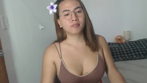 Snapshot of goldbella_ chatting on 01-07-25, 01:06 bella online show from 01-07-25, 01:06