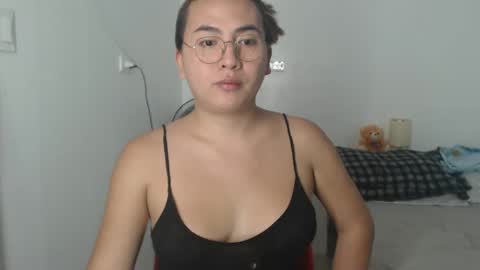 Snapshot of goldbella_ chatting on 01-07-25, 11:26 bella online show from 01-07-25, 11:26