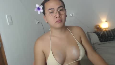 Snapshot of goldbella_ chatting on 01-10-25, 02:57 bella online show from 01-10-25, 02:57