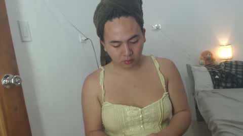 Snapshot of goldbella_ chatting on 01-10-25, 11:00 bella online show from 01-10-25, 11:00