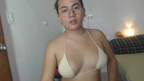 Snapshot of goldbella_ chatting on 01-22-25, 01:31 bella online show from 01-22-25, 01:31