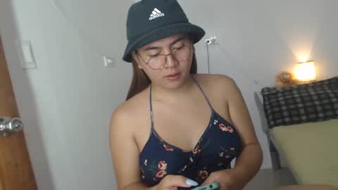 Snapshot of goldbella_ chatting on 01-24-25, 02:07 bella online show from 01-24-25, 02:07