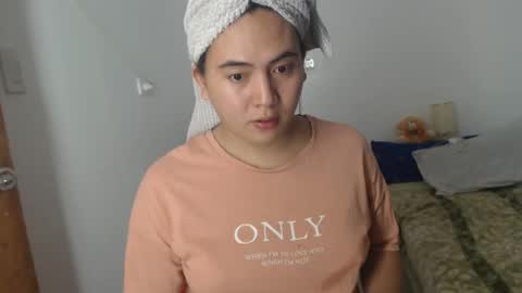 Snapshot of goldbella_ chatting on 02-10-25, 09:25 bella online show from 02-10-25, 09:25