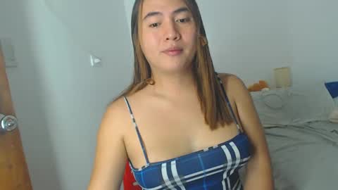 Snapshot of goldbella_ chatting on 02-19-25, 11:49 bella online show from 02-19-25, 11:49