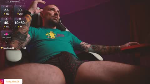 Snapshot of golden_alex chatting on 01-23-25, 07:40 Alex online show from 01-23-25, 07:40