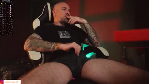 Snapshot of golden_alex chatting on 10-29-25, 11:39 Alex online show from 10-29-25, 11:39