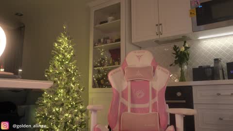 Snapshot of golden_alinee chatting on 01-09-25, 08:33 Aline meow online show from 01-09-25, 08:33