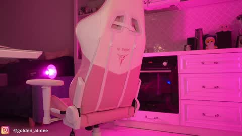 Snapshot of golden_alinee chatting on 01-23-25, 11:58 Aline meow online show from 01-23-25, 11:58