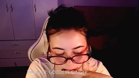 Snapshot of golden_gingerkitty chatting on 10-28-25, 02:04 golden_gingerkitty online show from 10-28-25, 02:04