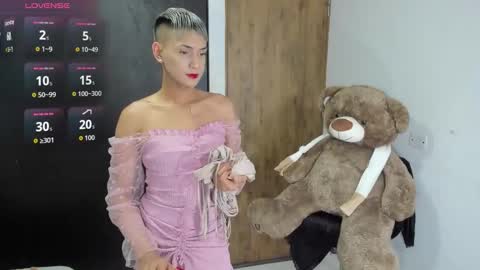 Snapshot of goldenangels1 chatting on 10-31-25, 09:27 goldenangels1 online show from 10-31-25, 09:27