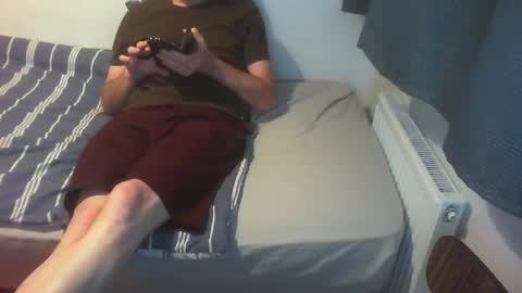 Snapshot of goldenb02 chatting on 11-19-25, 05:35 Goldenb02 online show from 11-19-25, 05:35