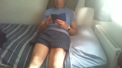 Snapshot of goldenb02 chatting on 05-28-26, 09:17 Goldenb02 online show from 05-28-26, 09:17