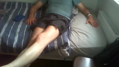 Snapshot of goldenb02 chatting on 06-08-26, 12:38 Goldenb02 online show from 06-08-26, 12:38