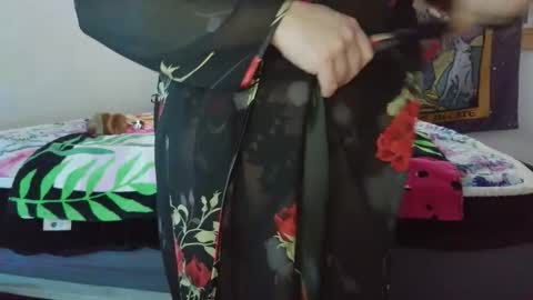 XxPretentious PeachxX online show from 04-27-26, 07:17