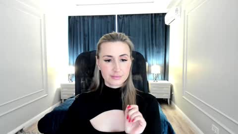 Olivia online show from 02-07-25, 01:22