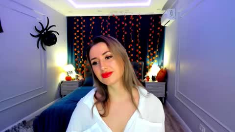 Olivia online show from 10-29-25, 03:42