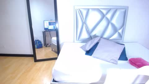 Snapshot of goldenn_ass1 chatting on 11-06-25, 04:02 goldenn_ass1 online show from 11-06-25, 04:02