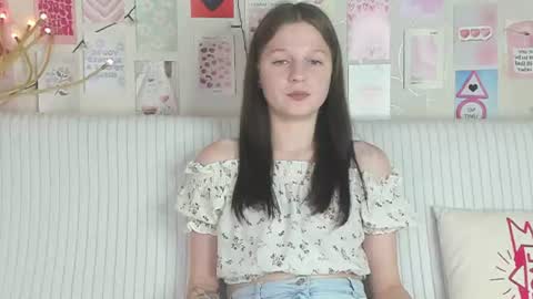 Snapshot of goldlily1 chatting on 07-23-26, 02:37 Lily online show from 07-23-26, 02:37