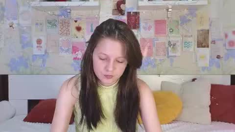 Snapshot of goldlily1 chatting on 07-24-26, 03:43 Lily online show from 07-24-26, 03:43