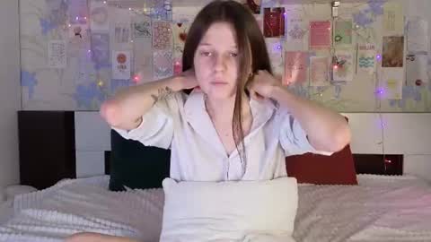 Snapshot of goldlily1 chatting on 07-27-26, 03:19 Lily online show from 07-27-26, 03:19