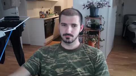 Snapshot of goldnic_10 chatting on 10-22-25, 12:05 goldnic_10 online show from 10-22-25, 12:05