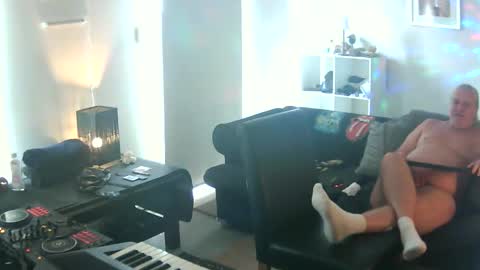 goldyguy011 online show from 10-01-25, 01:44