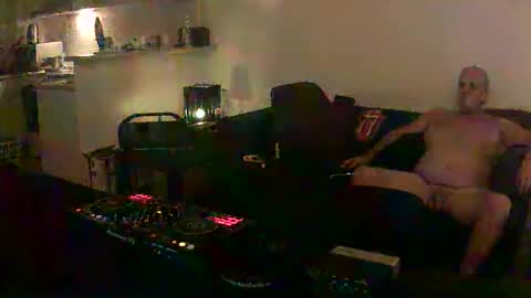 Snapshot of goldyguy011 chatting on 05-17-26, 03:19 goldyguy011 online show from 05-17-26, 03:19
