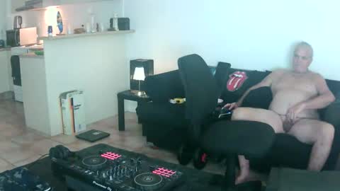 Snapshot of goldyguy011 chatting on 05-19-26, 12:38 goldyguy011 online show from 05-19-26, 12:38