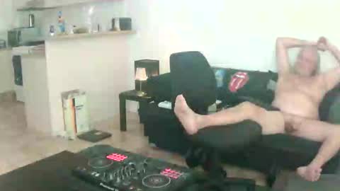 Snapshot of goldyguy011 chatting on 05-22-26, 12:18 goldyguy011 online show from 05-22-26, 12:18