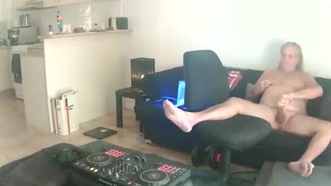 Snapshot of goldyguy011 chatting on 06-01-26, 02:02 goldyguy011 online show from 06-01-26, 02:02