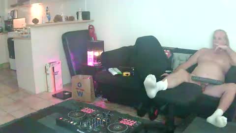 Snapshot of goldyguy011 chatting on 06-08-26, 09:15 goldyguy011 online show from 06-08-26, 09:15