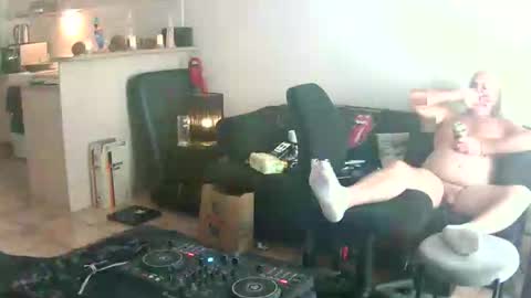 Snapshot of goldyguy011 chatting on 06-10-26, 05:07 goldyguy011 online show from 06-10-26, 05:07