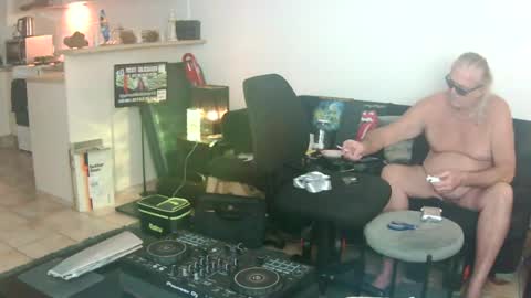 Snapshot of goldyguy011 chatting on 06-15-26, 06:59 goldyguy011 online show from 06-15-26, 06:59