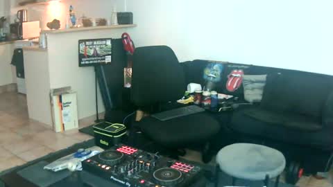 Snapshot of goldyguy011 chatting on 06-15-26, 07:38 goldyguy011 online show from 06-15-26, 07:38