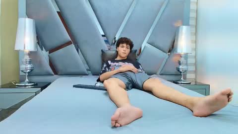 Gomez online show from 03-18-26, 08:23