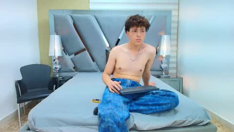 Gomez online show from 03-19-26, 07:40