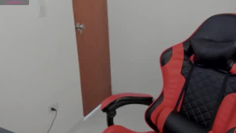 Snapshot of goodboy69i chatting on 09-28-25, 01:27 goodboy69i online show from 09-28-25, 01:27