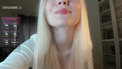 Snapshot of goodg_oddamn chatting on 10-20-25, 11:21 SOPHIE online show from 10-20-25, 11:21