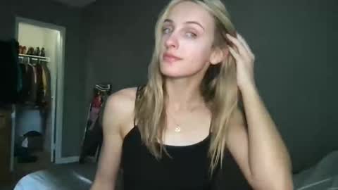 Snapshot of goodgirlliv chatting on 09-22-25, 11:40 goodgirlliv online show from 09-22-25, 11:40