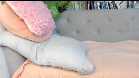 Snapshot of goofyshygirl1 chatting on 10-09-25, 02:53 Dominique online show from 10-09-25, 02:53