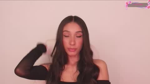 Snapshot of gorgeous_brunette chatting on 11-30-25, 09:13 Rose online show from 11-30-25, 09:13