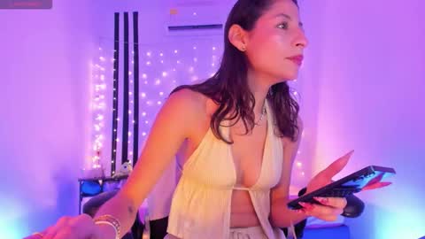 i am Jessi  I love animals and drawing I hope to get along with everyone. XOXO online show from 02-28-26, 08:21