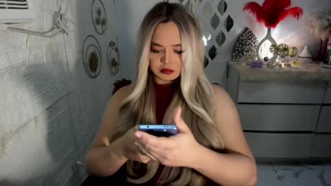 Snapshot of gorgeousamandarose chatting on 01-15-25, 06:12 Amanda rose online show from 01-15-25, 06:12