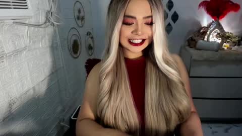 Snapshot of gorgeousamandarose chatting on 01-22-25, 05:26 Amanda rose online show from 01-22-25, 05:26