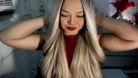 Snapshot of gorgeousamandarose chatting on 02-24-25, 04:04 Amanda rose online show from 02-24-25, 04:04