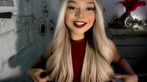 Snapshot of gorgeousamandarose chatting on 03-07-25, 04:11 Amanda rose online show from 03-07-25, 04:11