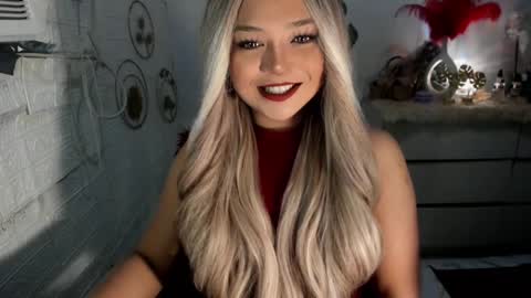 Snapshot of gorgeousamandarose chatting on 03-09-25, 03:32 Amanda rose online show from 03-09-25, 03:32