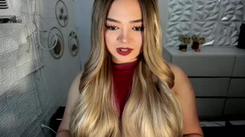 Snapshot of gorgeousamandarose chatting on 09-25-25, 02:26 Amanda rose online show from 09-25-25, 02:26