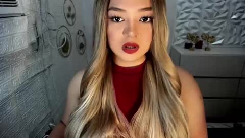 Snapshot of gorgeousamandarose chatting on 09-26-25, 03:43 Amanda rose online show from 09-26-25, 03:43